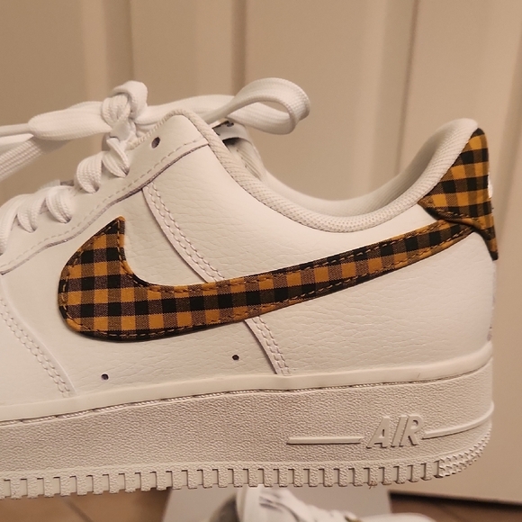 Women's AIR FIRCE 1 '07 ESS TREND Nike Sneakers with Checkered Swoosh - Picture 5 of 8